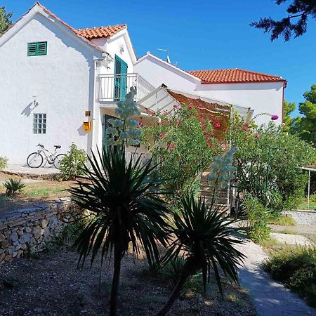 Charming Apartments With Garden Бол Номер фото
