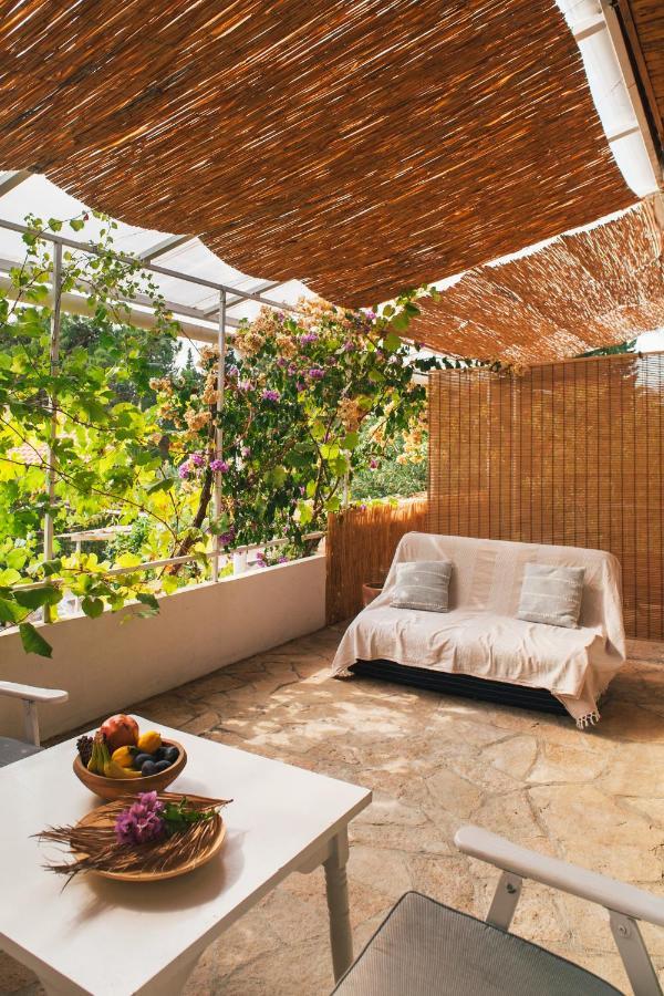 Charming Apartments With Garden Бол Экстерьер фото