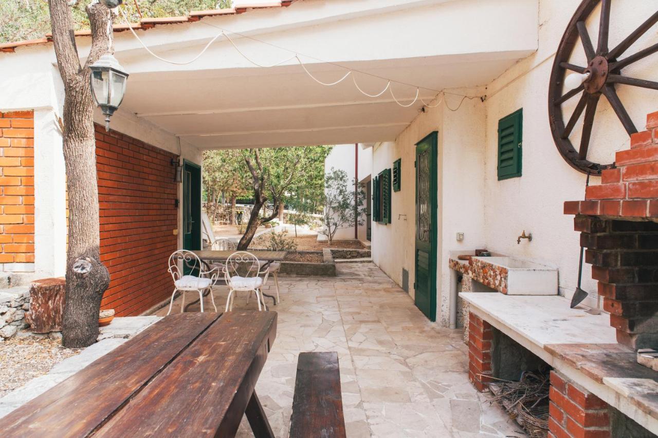 Charming Apartments With Garden Бол Экстерьер фото